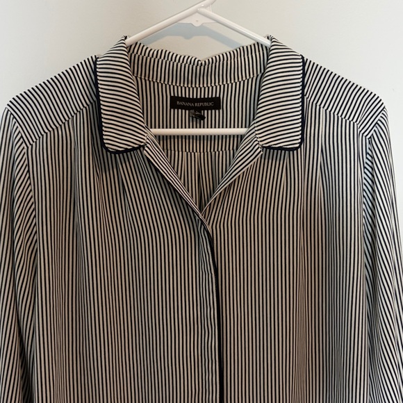 Banana Republic button up - Picture 3 of 4
